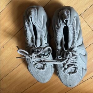 Yeezy Kids Sneakers in Gray